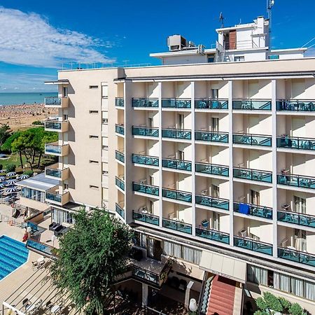 Hotel Palace Бибионе Экстерьер фото
