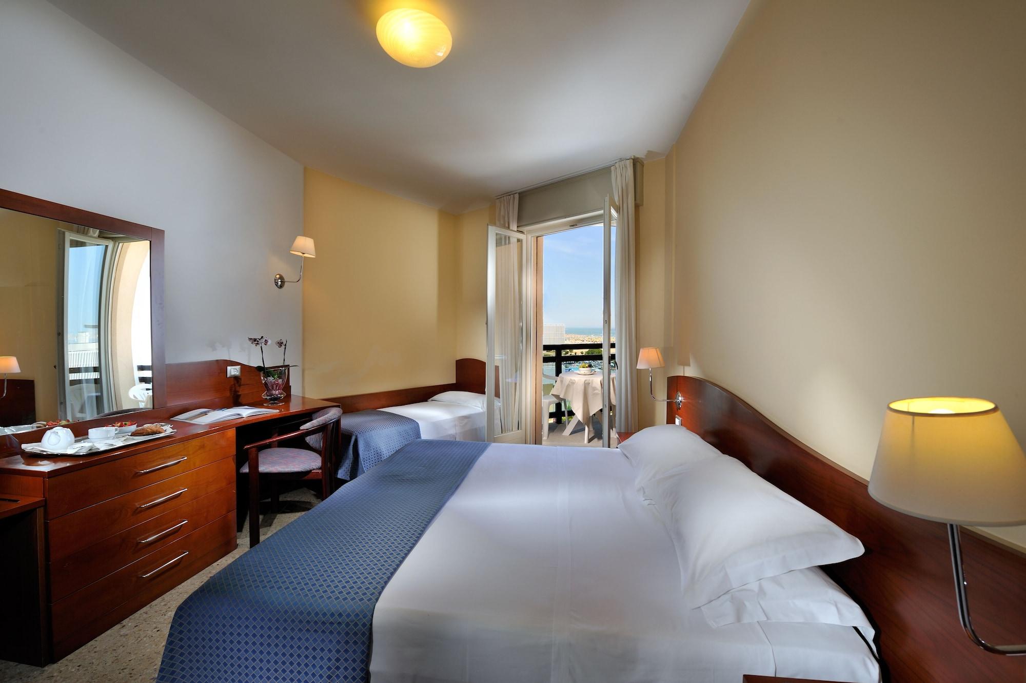 Hotel Palace Бибионе Экстерьер фото