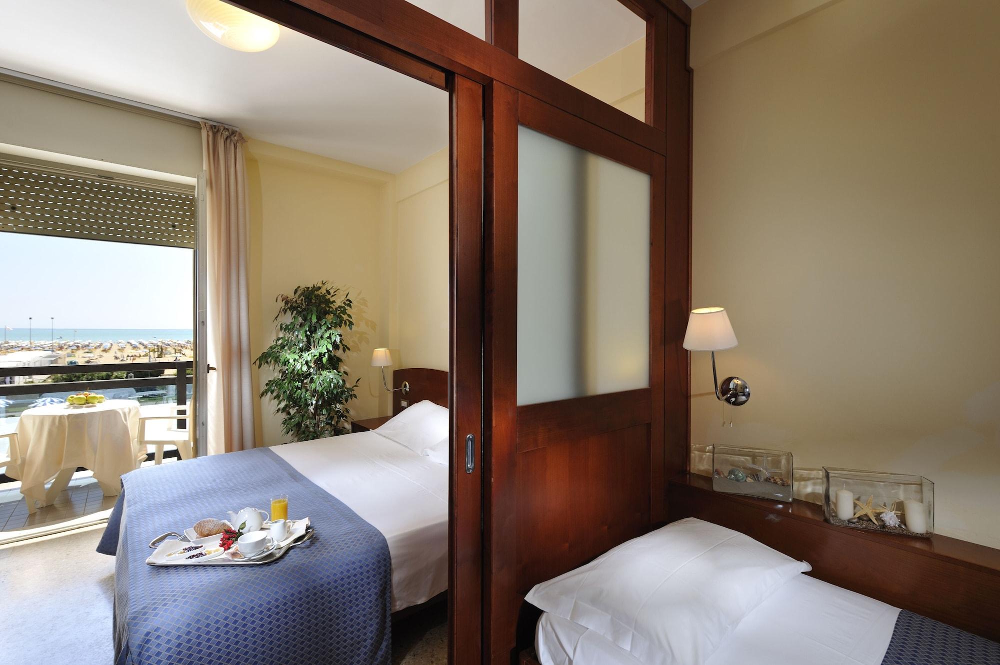 Hotel Palace Бибионе Экстерьер фото