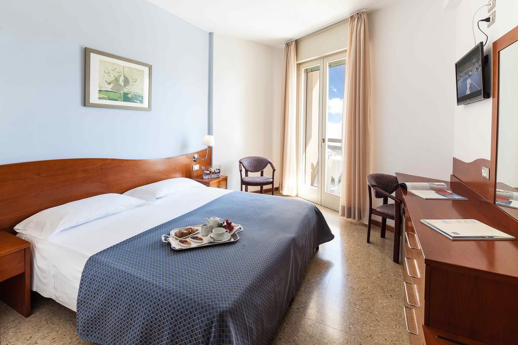 Hotel Palace Бибионе Экстерьер фото
