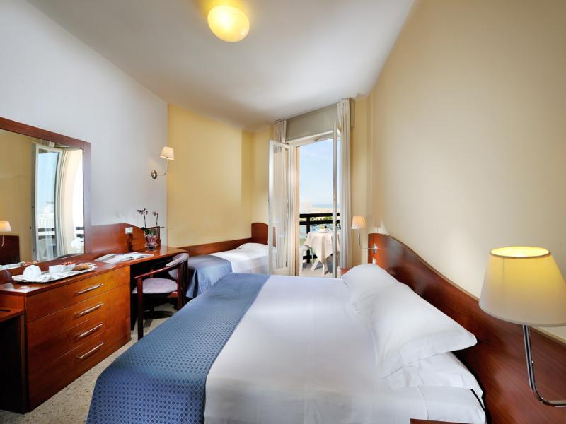 Hotel Palace Бибионе Экстерьер фото
